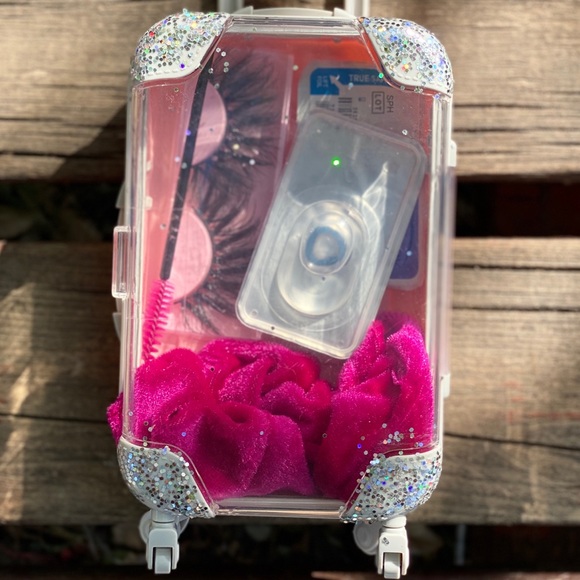 New!! Make up case w/accessories - Picture 5 of 16